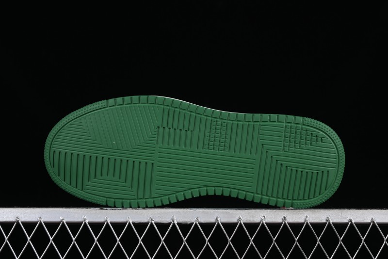 Gucci Chunky B Screener GG Sneakers Retro Style with Classic GG Canvas and Leather Trim - 9Y9209666