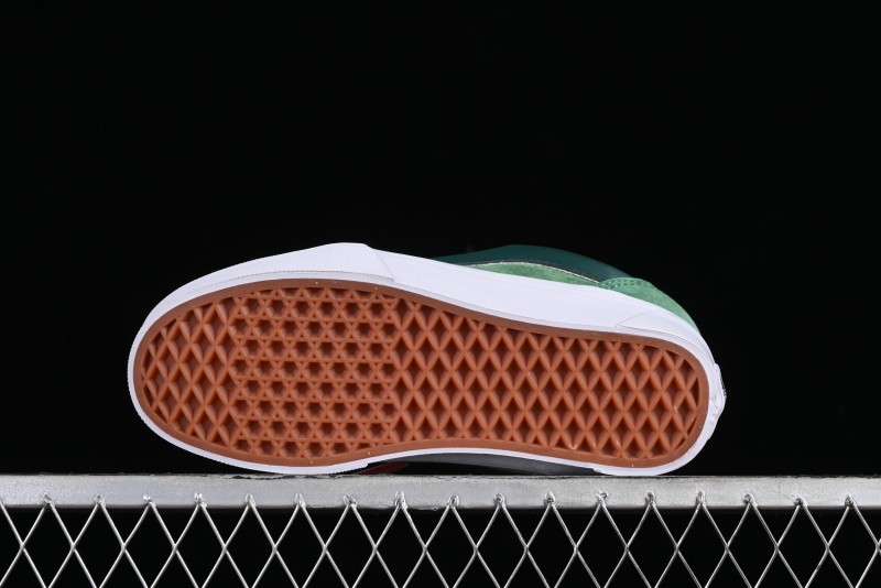 Vans Classics Knu Skool Retro Sneakers with Enlarged Toe and Thickened Tongue - VN0009QCLC2