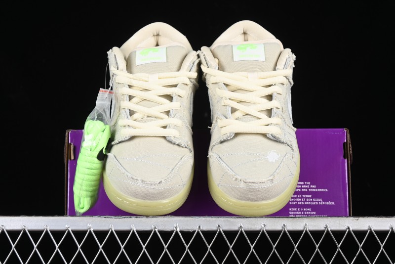 Nike SB Dunk Low "Mummy" Skateboarding Shoes with Mummy-Inspired Design - DM0774-111