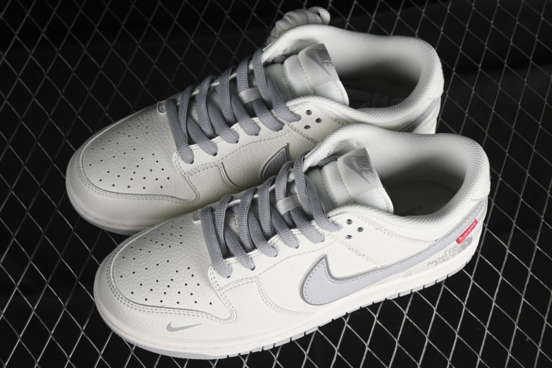 Nike SB Dunk Low Supreme x THE NORTH FACE Skate Shoes - BM0234-502