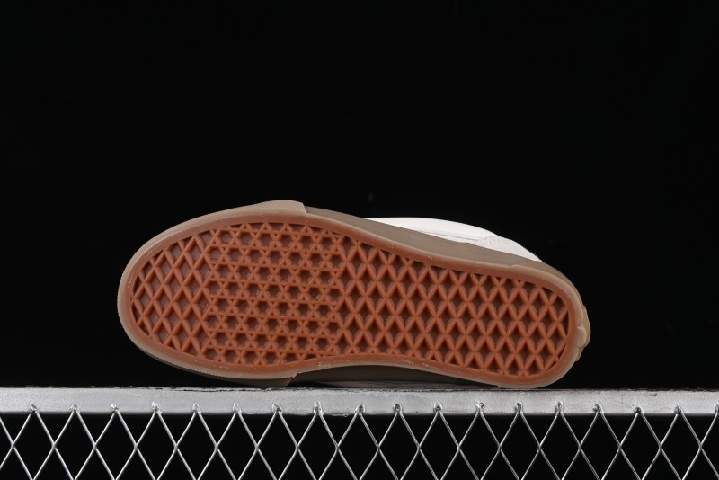 Vans Classics Knu Skool Retro Sneakers with Enlarged Toe and Thickened Tongue - VN000CZUVE1
