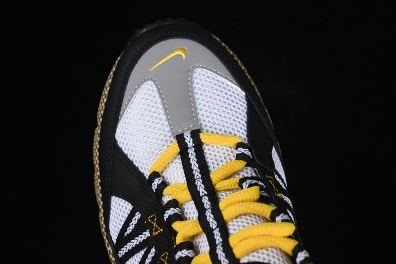 Nike Air Humara Retro Trail Running Shoes with 1990s Outdoor Style - AJ1102-001