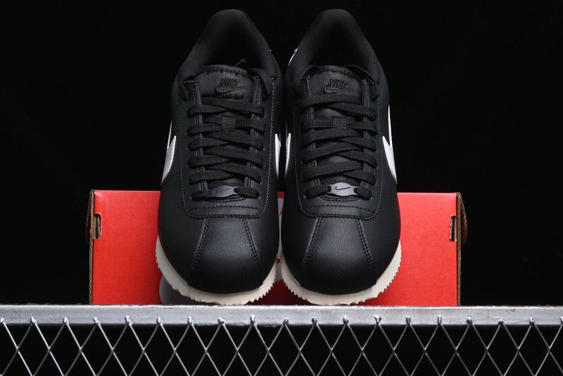 Nike Classic Cortez Leather Retro Running Shoes - FB6877-001