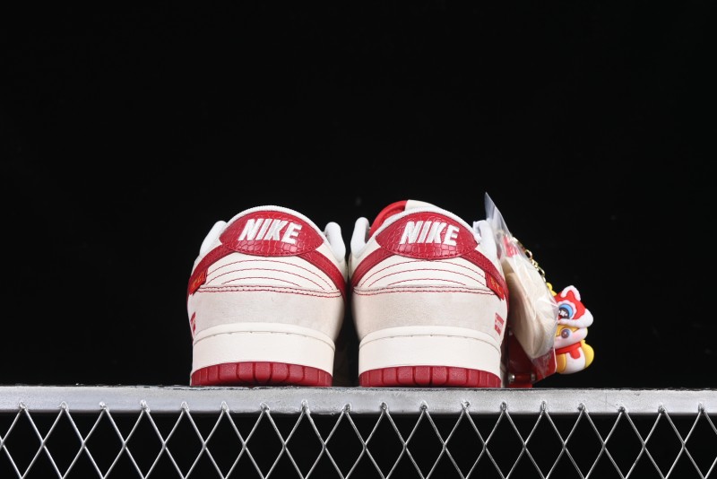 Nike SB Dunk Low Supreme Collaboration Year of the Snake Limited Edition Snake Pattern Red Swoosh Anniversary High-End Custom Low-Top Casual Skate Shoes - HH7518-029