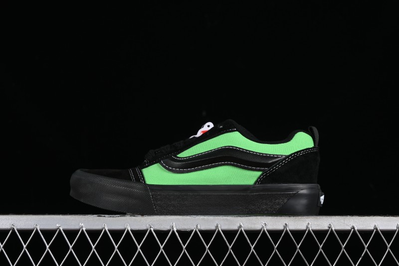 Vans Classics Knu Skool Retro Sneakers with Thickened Tongue and Enlarged Toe - VN0009QCSWE