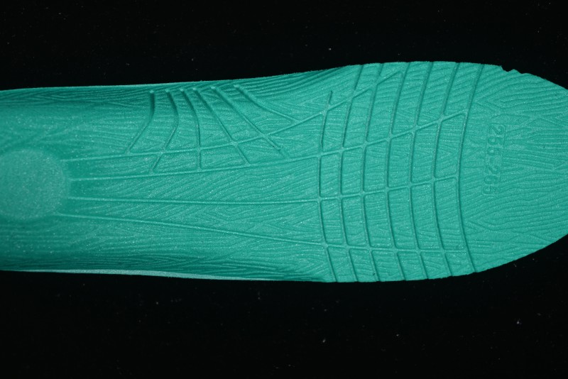 NY Yankees Black & Neon Green Sneakers - Classic Streetwear Style