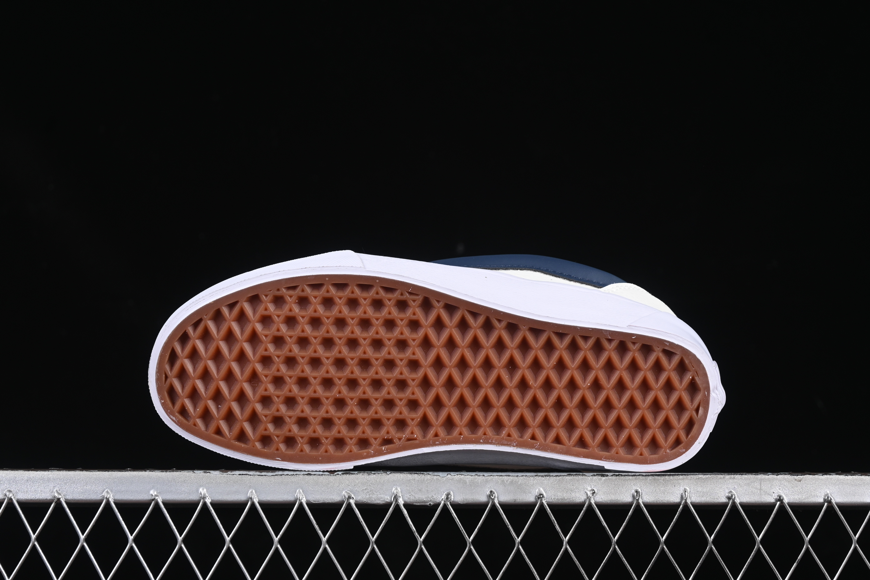 Vans Knu Skool Low Top Retro Chunky Sneakers with Oversized Logo - VN0009QC377