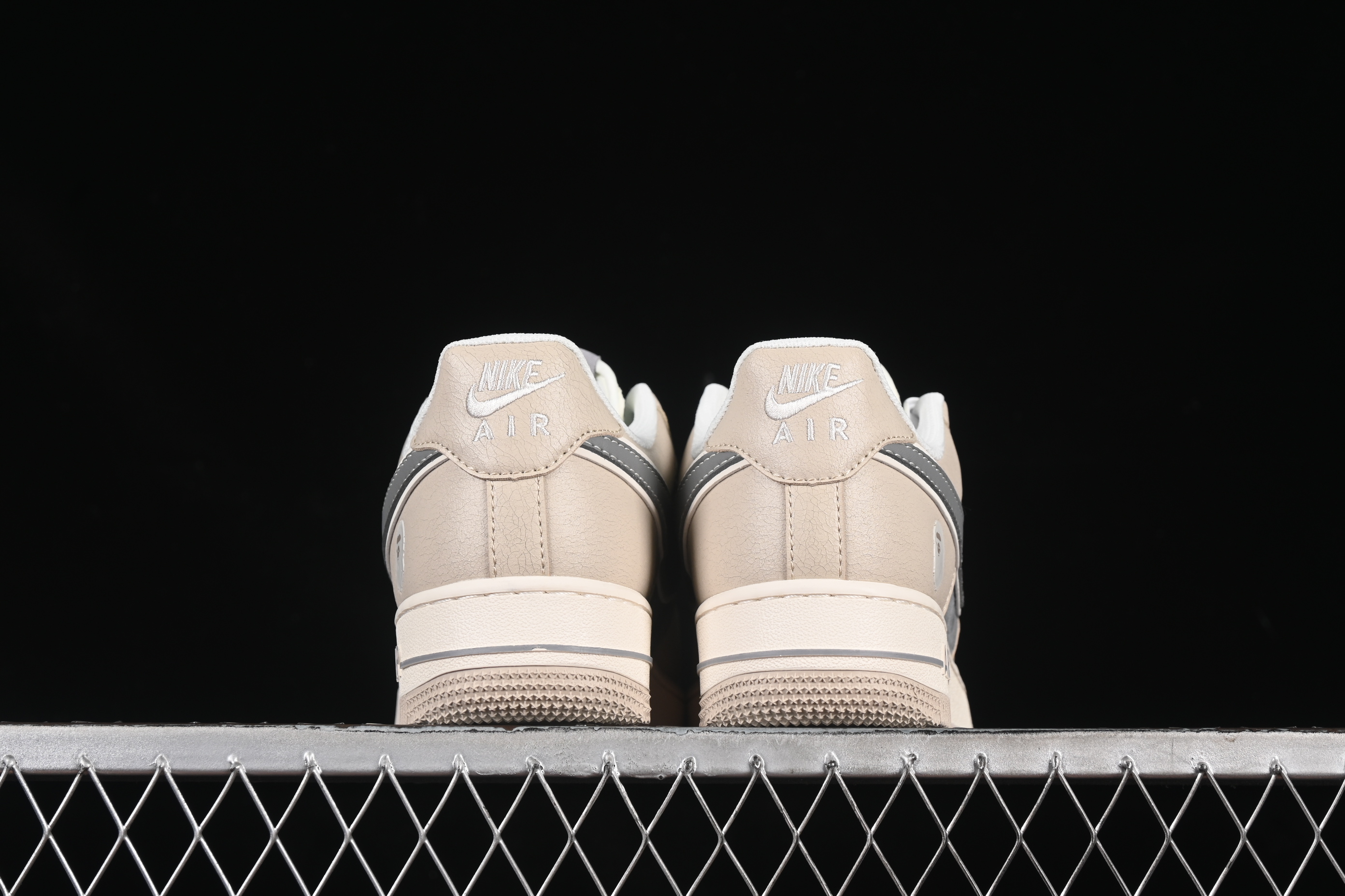 Nike Air Force 1 '07 Low Supreme Collaboration Sneakers with Red Snake Swoosh - SJ6698-023