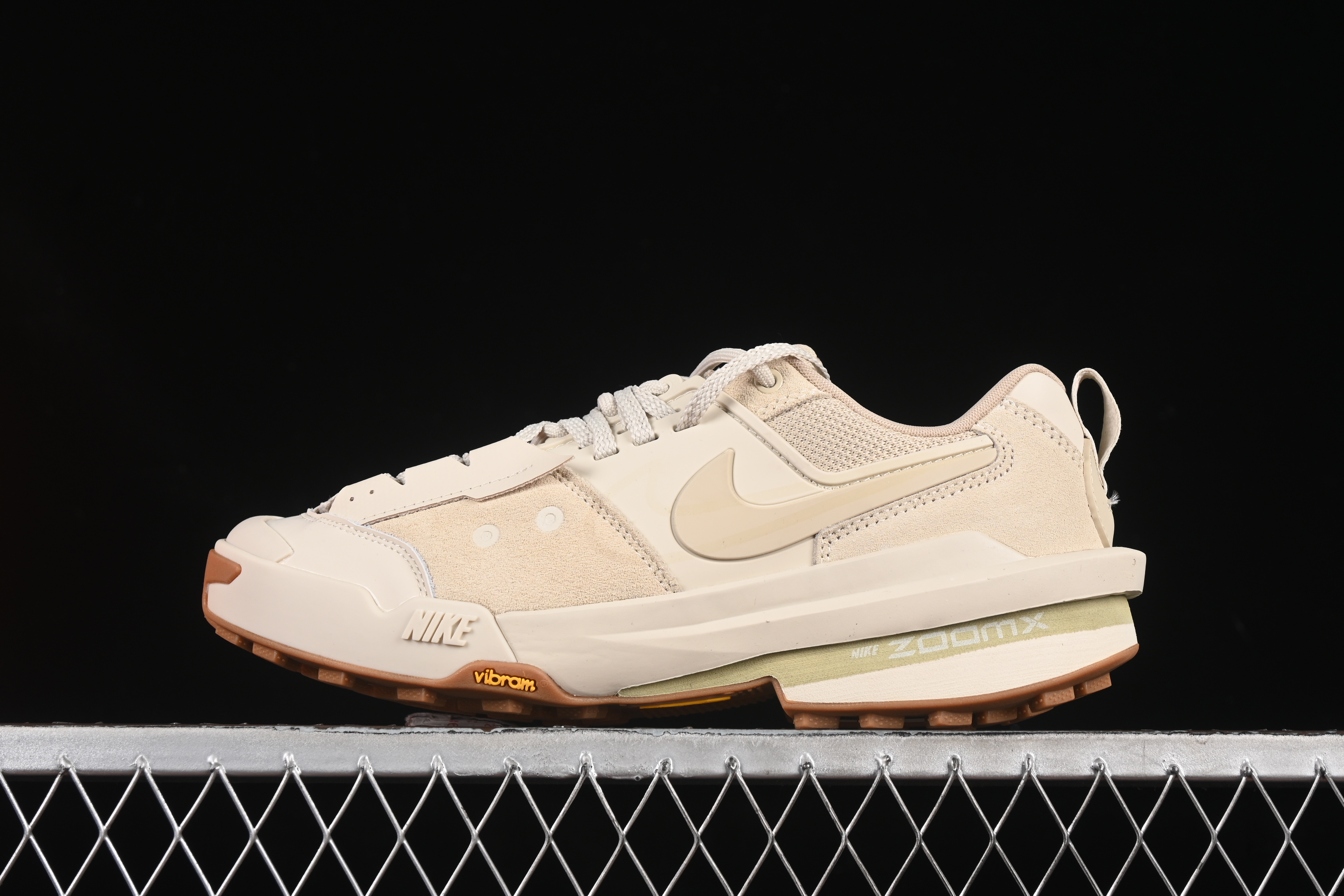 Nike Sacai Zegamadome SP Low-Top Lifestyle Sneakers with Functional Design - HQ8618-101