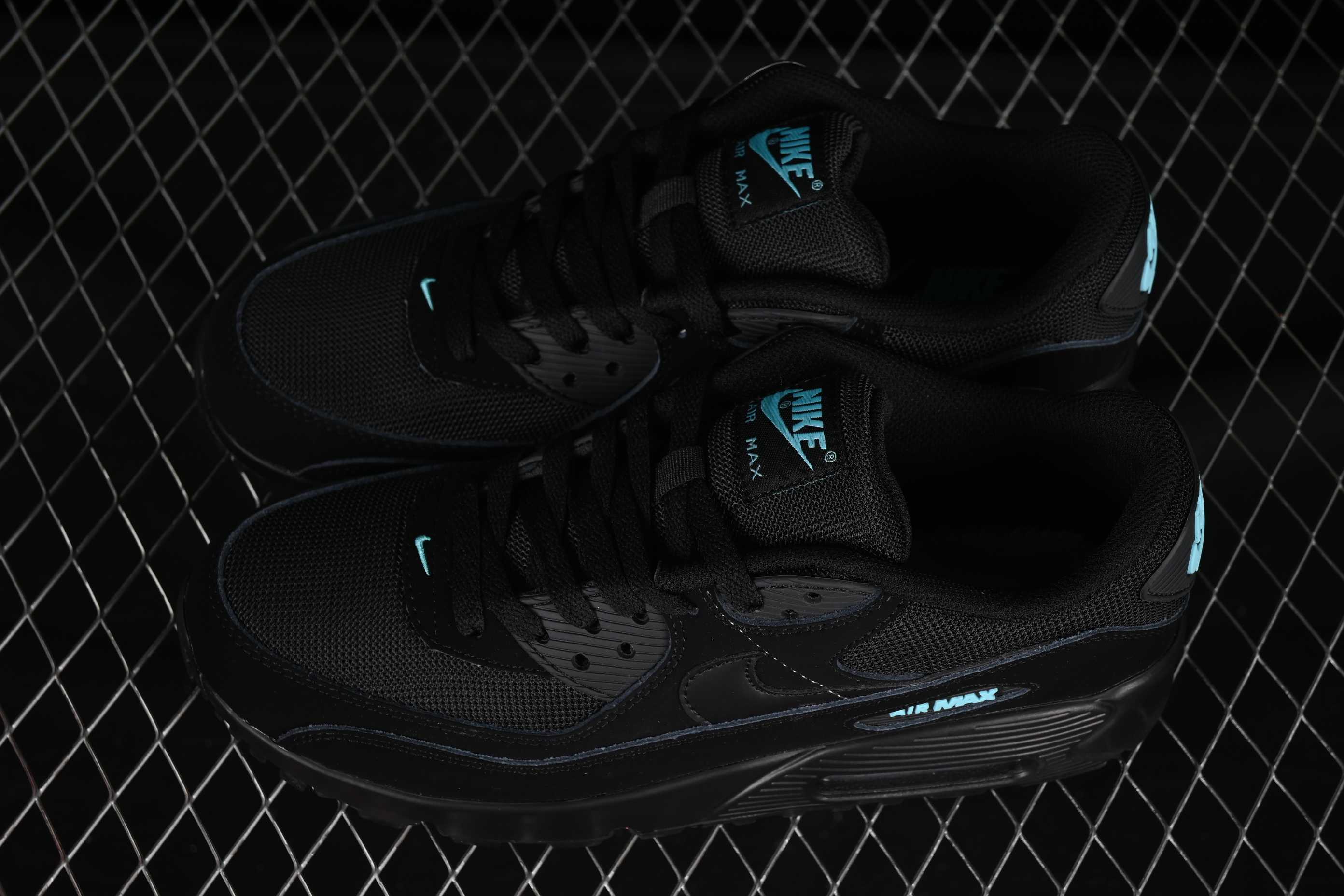 Nike Air Max 90 Retro Running Shoes with Air Cushion Technology - HV6224-001