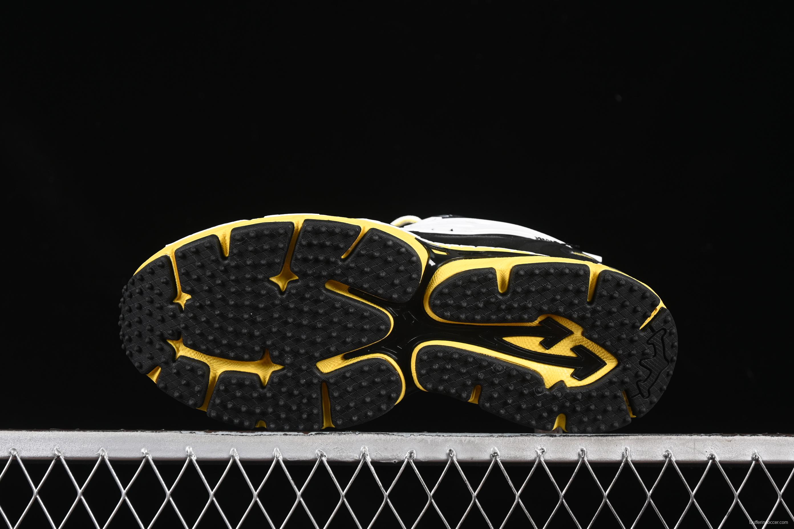 Off-White Be Right Low-Top Lifestyle Sneakers in Black & Yellow - C.D4