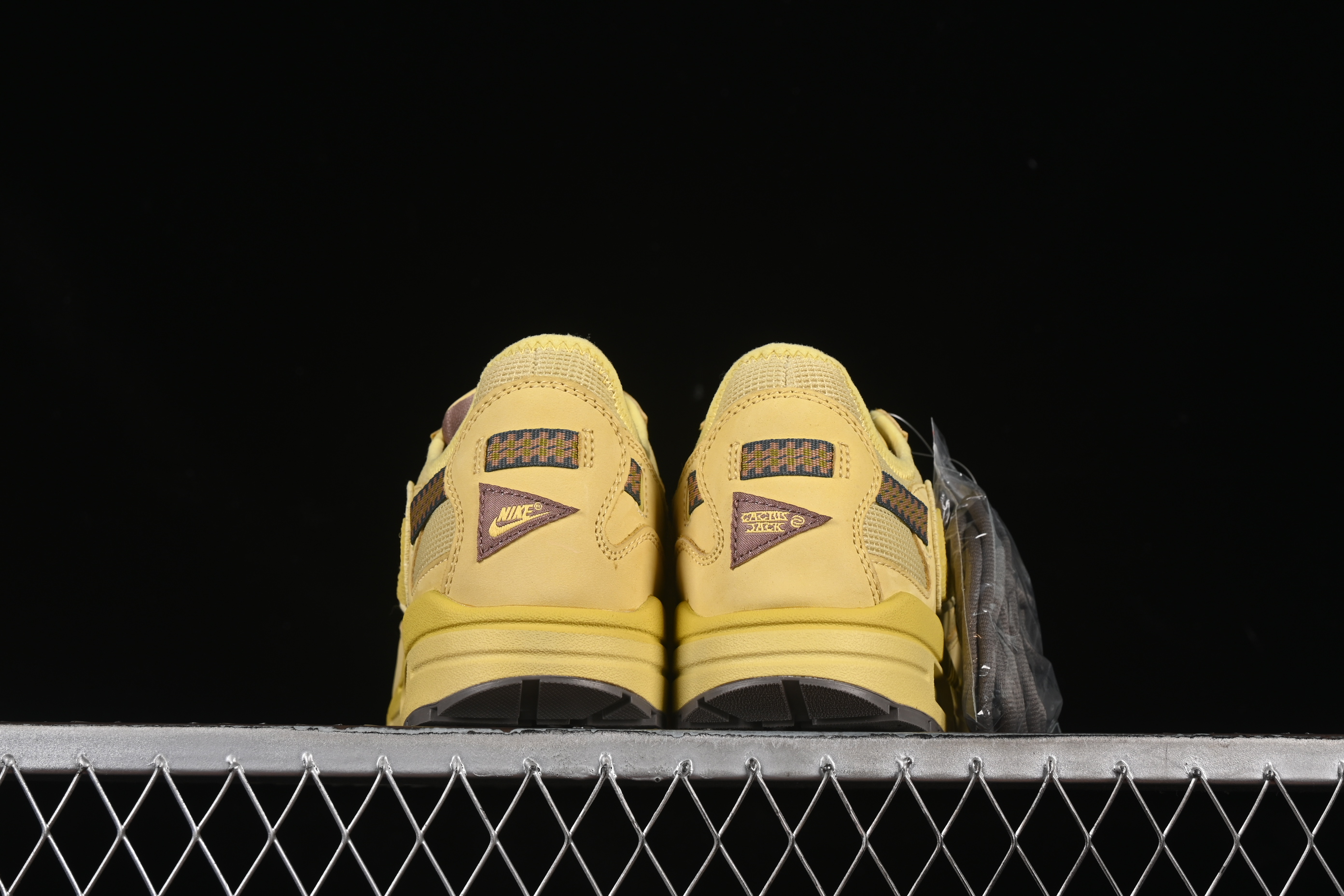 Nike Air Max 1 Travis Scott Collaboration Retro Running Shoes in Wheat Color with Reverse Swoosh - DO9392-700