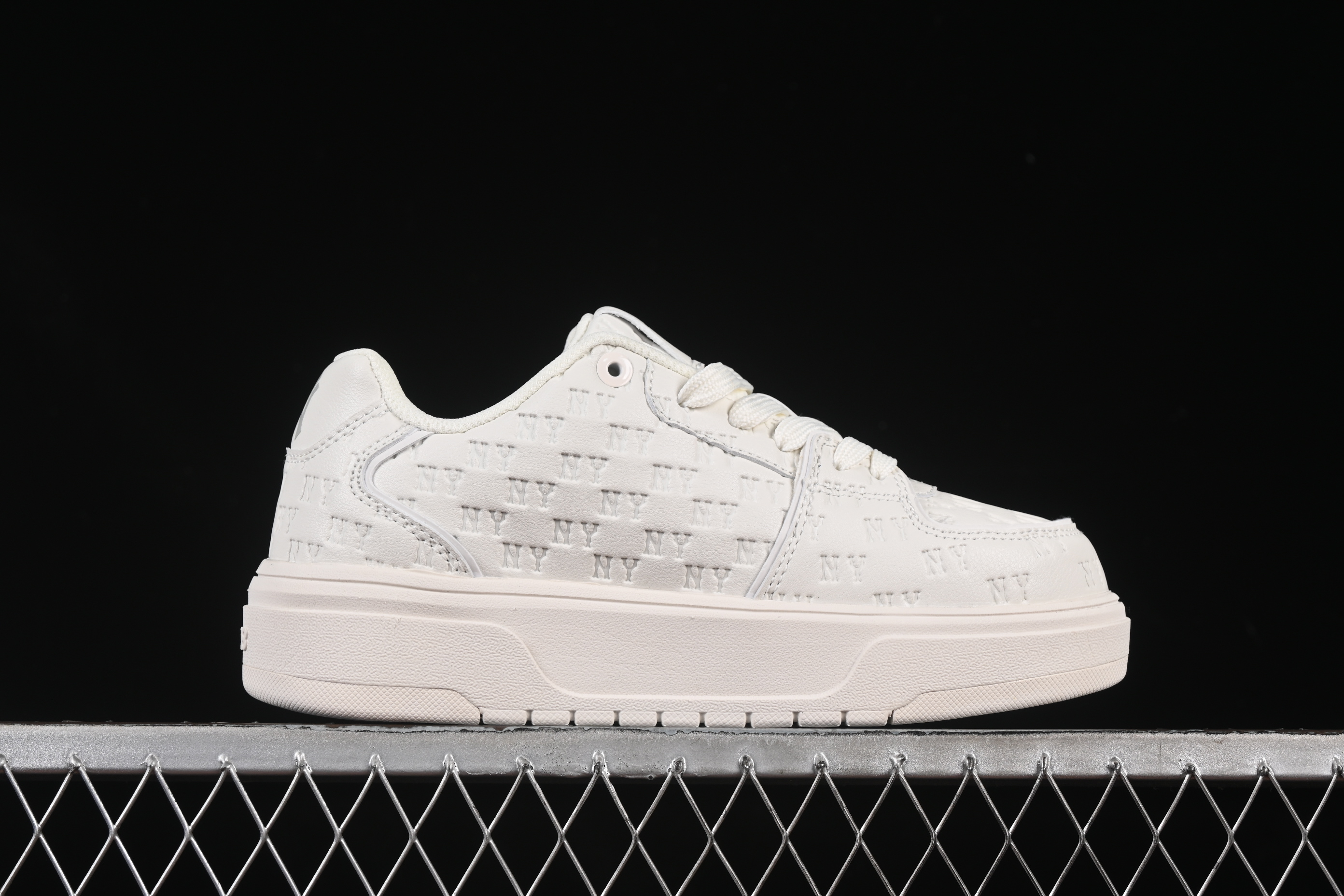 New York Yankees MLB Bigball Chunky Embo Monogram Platform Sneakers - 3ASXE015N50WHS