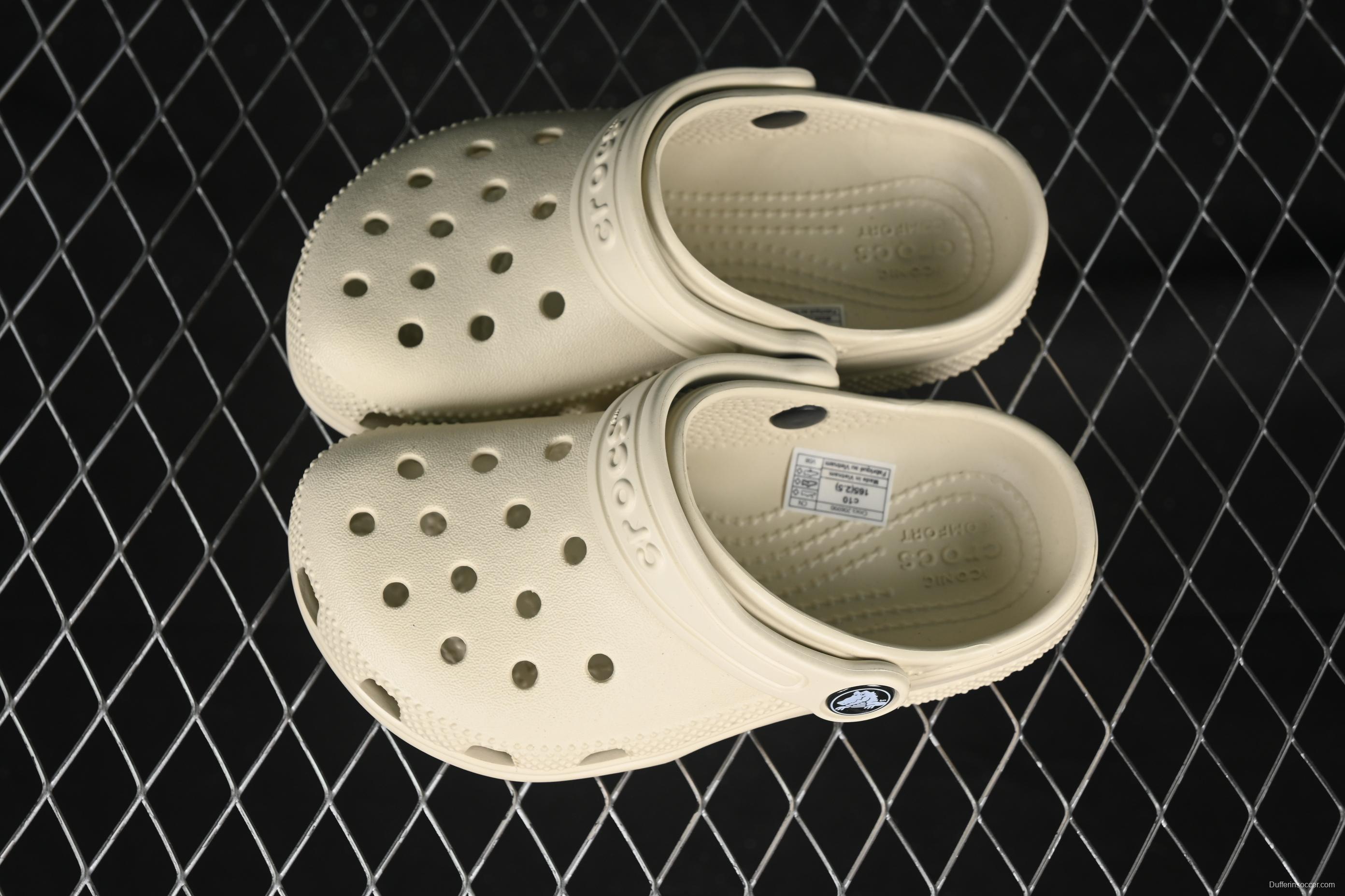 Crocs Classic Clog Kids Lightweight Slip-Resistant Comfortable Sandals - B.D4