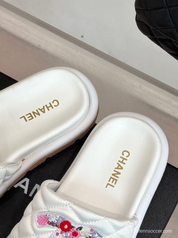 2025 Slippers Chanel White Leather Women Slippers KFY00260