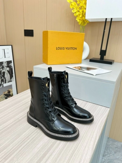 2024 Women Louis Vuitton Black Calfskin Leather Boots MJ00370