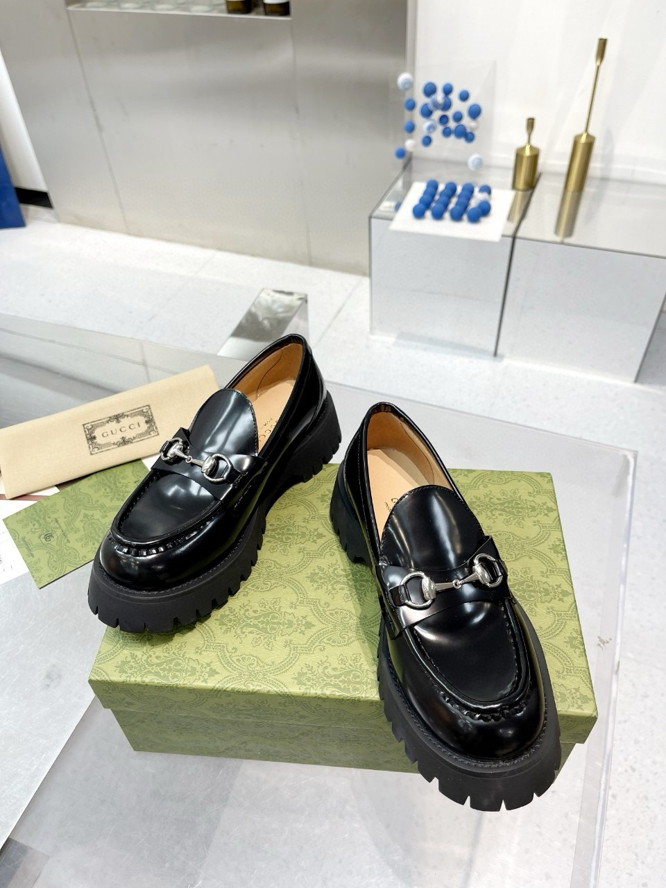 2024 Unisex Gucci Black Leather Loafers MJ00320(F/W)