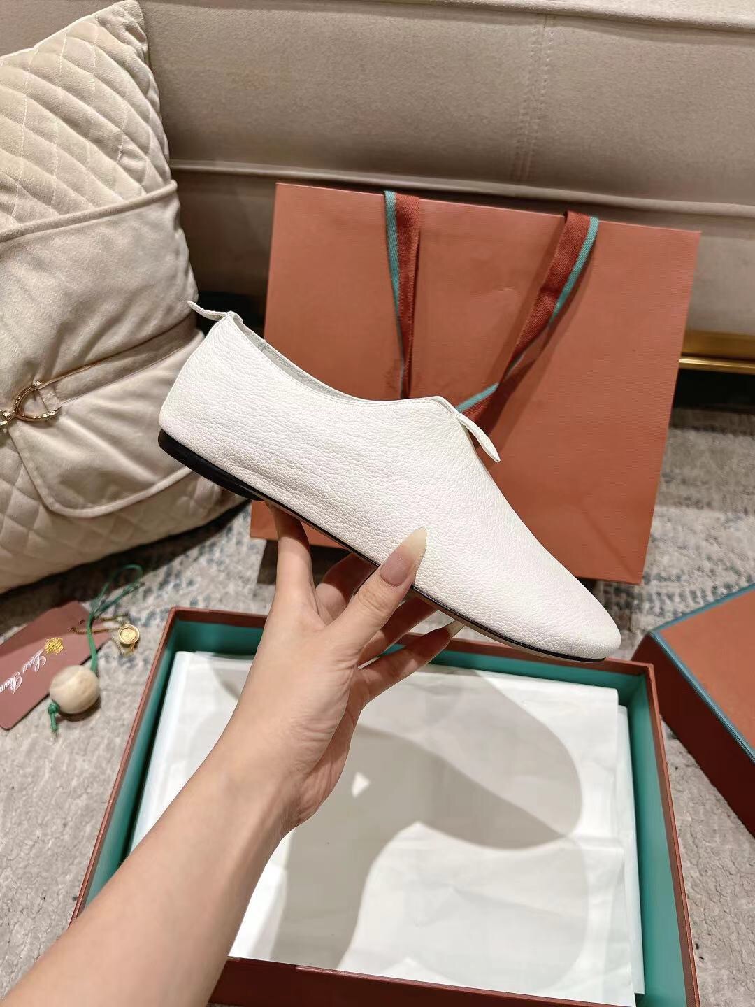 2025 Women LP White Leather Casual Shoes LY00300