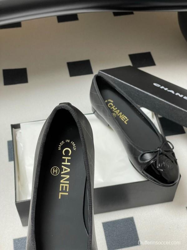 2025 Women Chanel Black Patent Leather Ballet Flats
