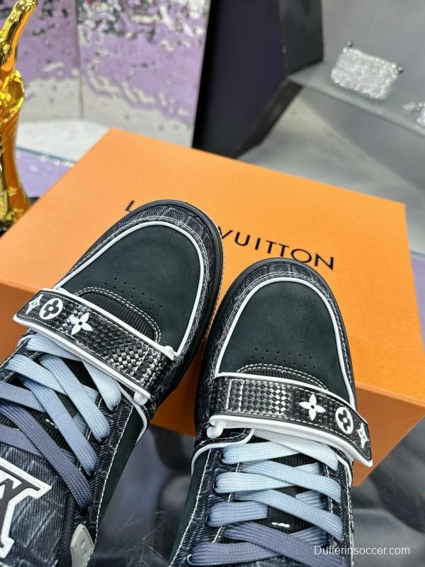2024 Men Louis Vuitton Black White Leather Suede LV Trainer Sneakers