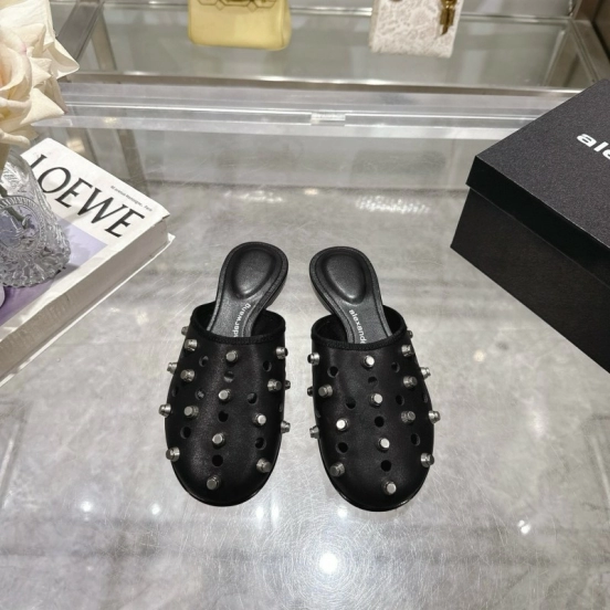 2025 Slippers Alexander Wang Black Leather Studded LY00310