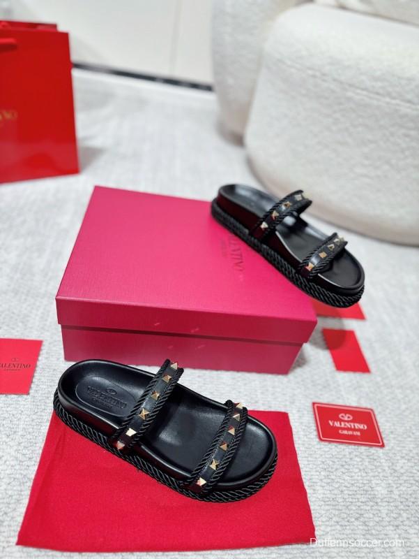 2025 Women Valentino Black Leather Slippers Studded LY00250
