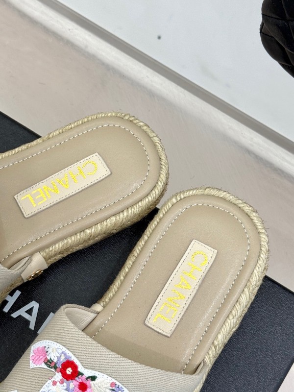 2025 Slippers Chanel Beige Floral Embroidery Espadrille KFY00230