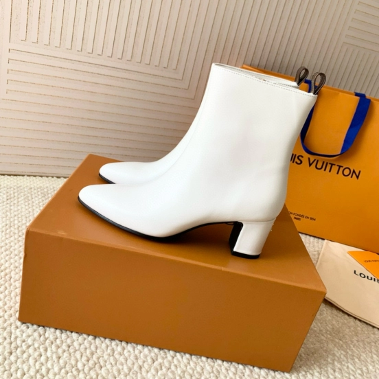 2024 Women Louis Vuitton White Leather Ankle Boots MJ00410
