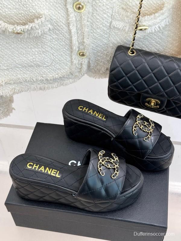 2025 Slippers Chanel Black Leather Slip-On Chain CC Logo