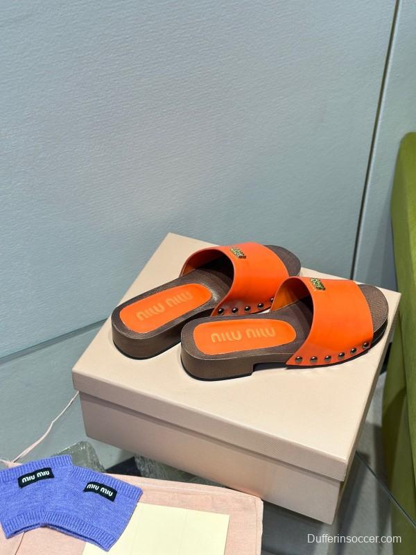 2025 Women Miumiu Orange Patent Leather Slippers