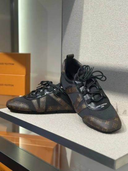 2025 Unisex Louis Vuitton Black Brown Canvas Leather Sneakers LY00340
