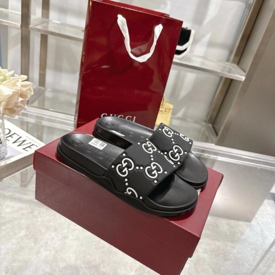 2025 Gucci Black Rubber Slippers