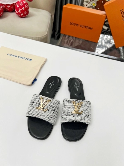 2025 Women Louis Vuitton Black White Fabric Slippers LY00210