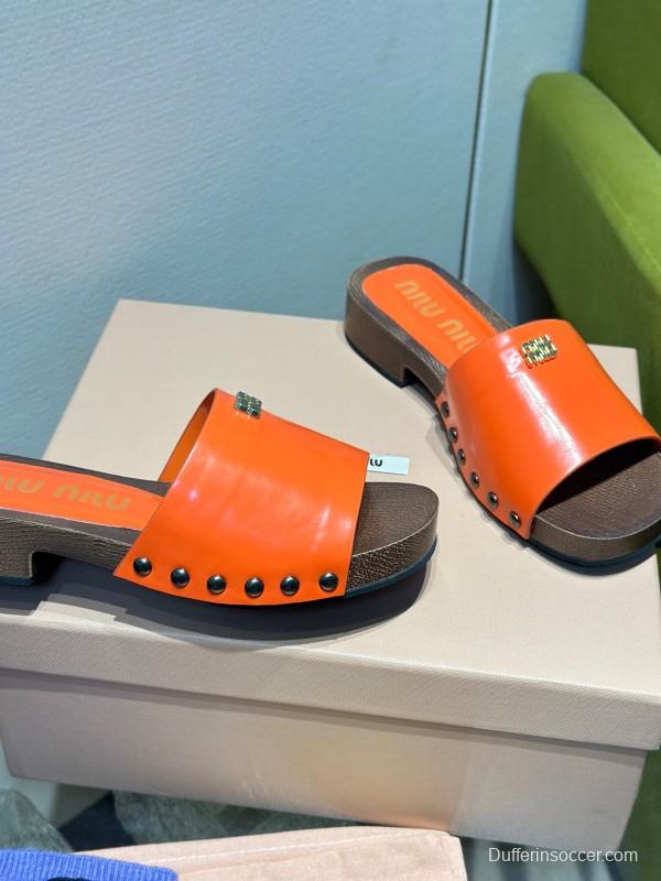 2025 Women Miumiu Orange Patent Leather Slippers