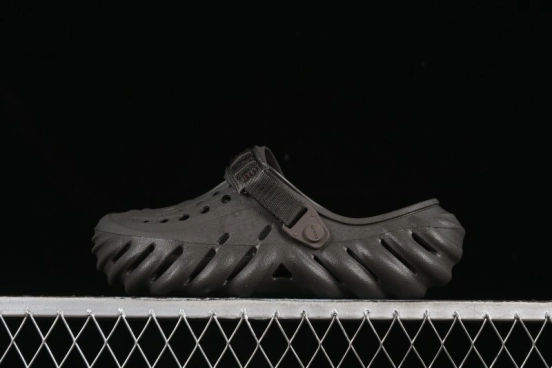 Crocs Bobs Flat Heel Closed Toe Slip-On Beach Clog Sandals - B.D4