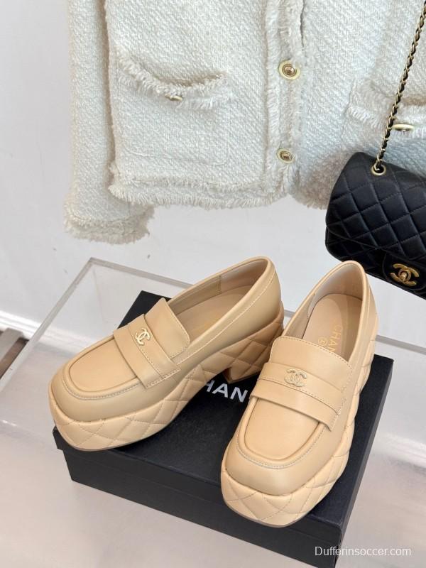 Chanel 25K Fall/Winter New Double C Platform Loafer Shoes with Waterproof Platform - KFY00320