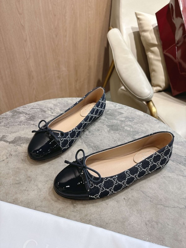 Gucci Women's Ballet Flats with Shiny GG Denim and Leather Bow - LY00330