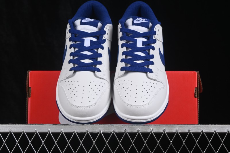 Nike SB Dunk Low Skateboarding Shoes in White and Green - HF5441-117
