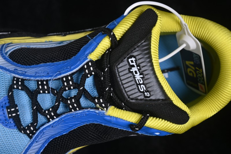 Balenciaga Triple S 2 Retro Running Shoes with Layered Sole Design - WTRS24497