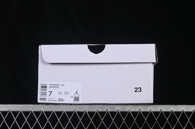 Nike Air Jordan 1 Low Retro Basketball Shoes with Classic Colorway - DC0774-607