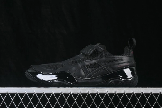 Issey Miyake x Asics Hyper Taping Retro Running Shoes with Breathable Lightweight Sole - 1203A819-001