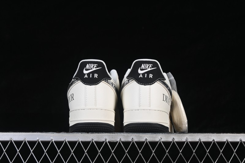 Nike Air Force 1 '07 Low Basketball Shoes with Classic Leather Upper - MM3399-811