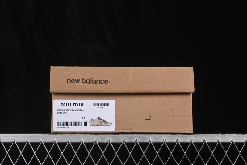 MiuMiu x New Balance 530 Low-Top Classic Retro Lifestyle Sneakers with Deconstructed Design and Dual Laces - AJD4