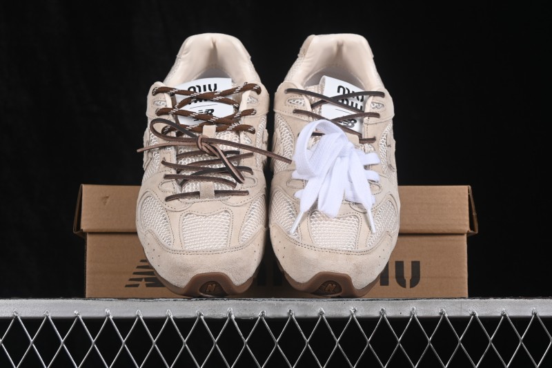 MiuMiu x New Balance 530 Retro Running Shoes with Deconstructed Design and Dual Laces - AJD4